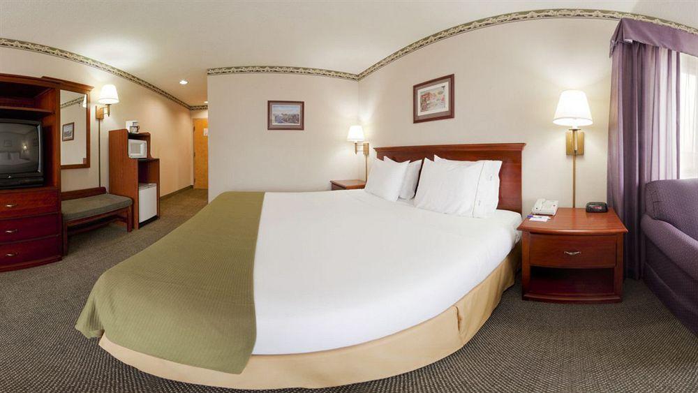 Round Hill Inn Orange Екстер'єр фото