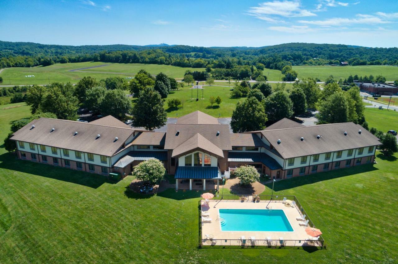 Round Hill Inn Orange Екстер'єр фото